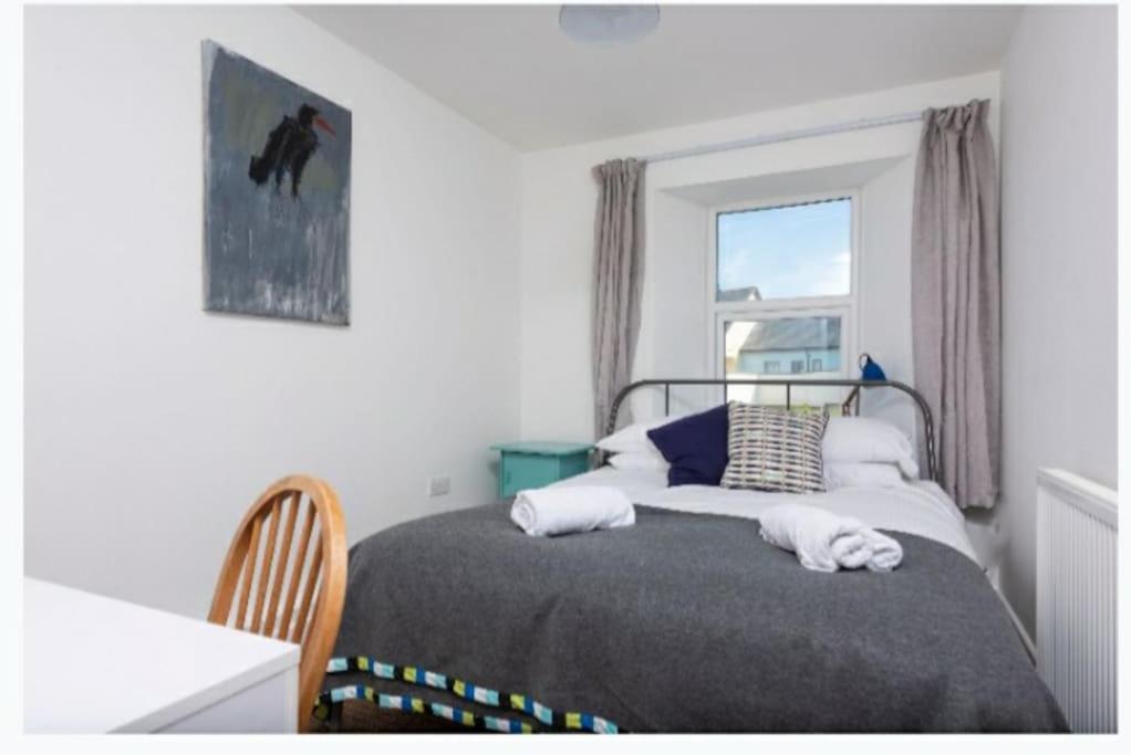 Beautiful And Bright !! Town/Harbour Apartment #2 Penzance Bagian luar foto